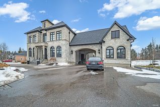 Detached House for Sale, 3 Vanvalley Dr, Whitchurch-Stouffville, ON
