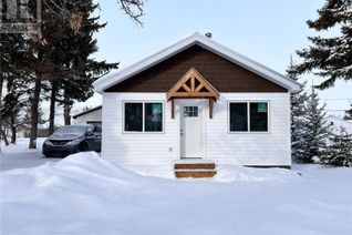 Detached House for Sale, 704 B Avenue E, Wynyard, SK