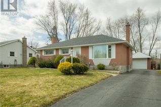 Property for Sale, 32 Sevenoaks Avenue, Brockville, ON