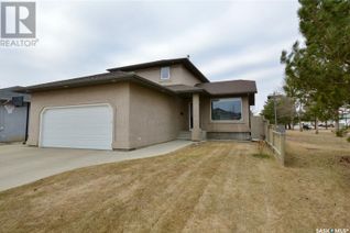 Detached House for Sale, 114 Bourgonje Crescent, Saskatoon, SK