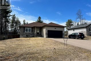 Detached House for Sale, 229 Oriole Crescent, Petawawa, ON