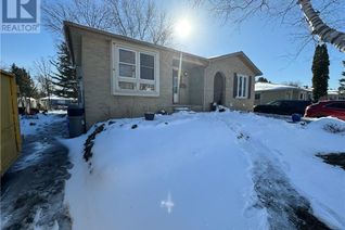 Semi-Detached House for Sale, 90a Bernick Drive, Barrie, ON