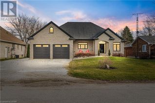 Detached House for Sale, 4657 Lakeside Street, Plympton-Wyoming, ON