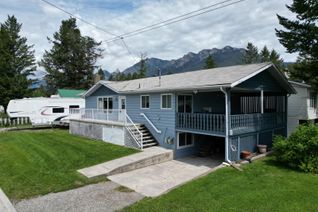 Detached House for Sale, 7558 Columbia Avenue, Radium Hot Springs, BC