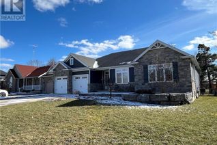 Bungalow for Sale, 494 Thames St, Plympton-Wyoming, ON