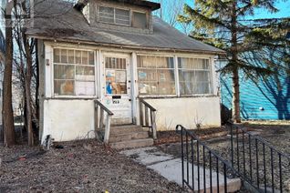 Detached House for Sale, 223 R Avenue S, Saskatoon, SK