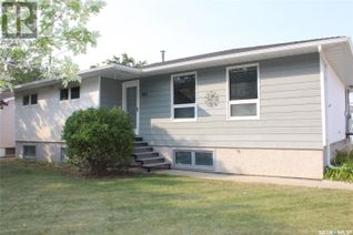 Bungalow for Sale, 801 Centre Street, Shaunavon, SK