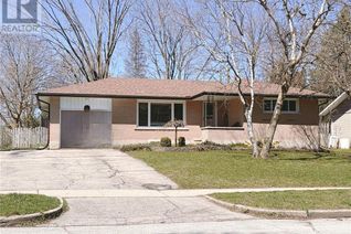 Detached House for Sale, 215 Bellehaven Drive, Waterloo, ON