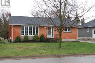 Detached House for Sale, 202 Mary Street, Clinton, ON