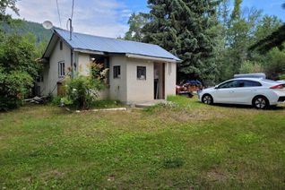 Detached House for Sale, 9006 Moyie Avenue #1, Yahk, BC
