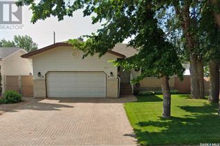 Detached House for Sale, 925 Carleton Street W, Moose Jaw, SK