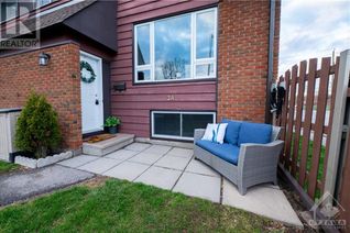 Condo Townhouse for Sale, 3 Banner Road #A, Nepean, ON