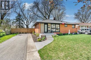 Detached House for Sale, 3745 Mckay Avenue, Windsor, ON