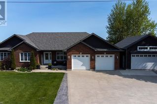 Detached House for Sale, 135 Mcfarlin Drive, Mount Forest, ON