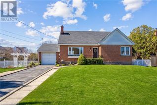 Detached House for Sale, 944 North Shore Boulevard W, Burlington, ON