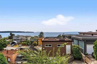 Detached House for Sale, 15542 Columbia Avenue, White Rock, BC