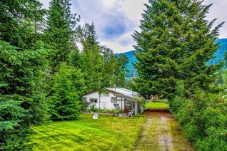 Cottage for Sale, 8918 Moyie Avenue, Yahk, BC