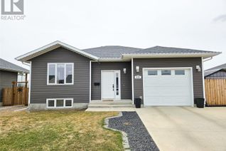 Bungalow for Sale, 818 Lochwood Place, Swift Current, SK