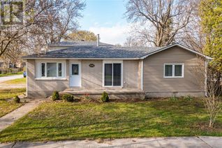Detached House for Sale, 396 Queen Street, Dresden, ON