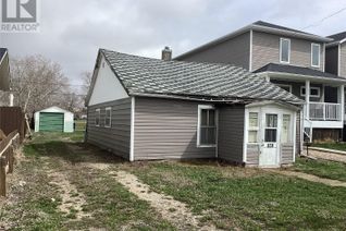 Bungalow for Sale, 859 Grey Avenue, Moose Jaw, SK