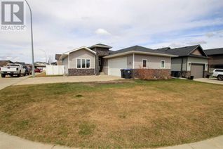 Bungalow for Sale, 32 Leaside Crescent, Sylvan Lake, AB