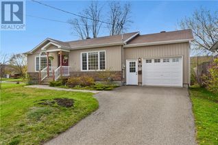 Detached House for Sale, 16 Lancaster Avenue, Brockville, ON