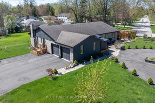 Detached House for Sale, 3075 Lake View Ave, Plympton-Wyoming, ON