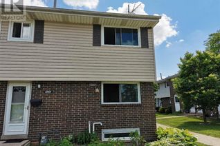 Condo Townhouse for Sale, 2757 Meadowbrook Lane, Windsor, ON