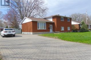 Detached House for Sale, 140 Simpson Avenue, Renfrew, ON