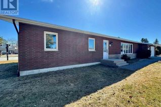 Detached House for Sale, 1537 West St, Hearst, ON