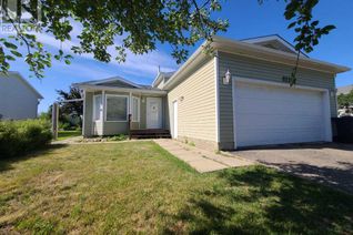 House for Sale, 8221 102 Avenue, Peace River, AB