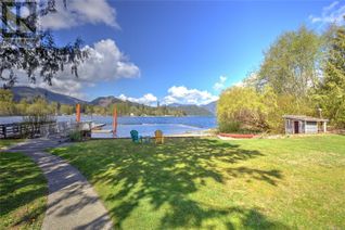 Detached House for Sale, 6918 Beach Dr, Honeymoon Bay, BC
