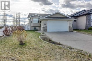 Detached House for Sale, 195 Lyons Close, Red Deer, AB