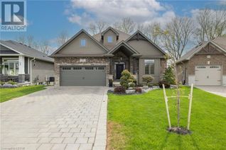 Detached House for Sale, 70 Kemp Crescent, Strathroy, ON