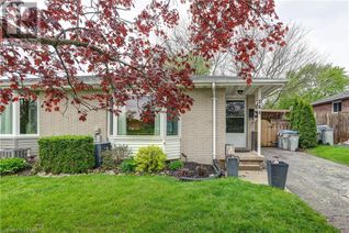 Semi-Detached House for Sale, 164 Park Street, Strathroy, ON