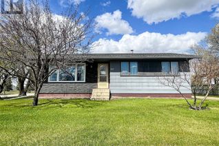 Bungalow for Sale, 517 2nd Avenue W, Meadow Lake, SK
