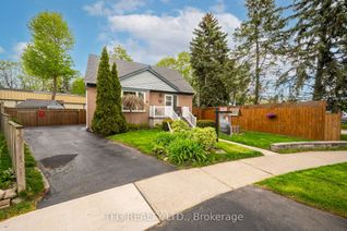 Detached House for Sale, 10 Wirral Crt, Toronto, ON