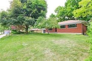 Detached House for Sale, 104 Belfry Dr, Newmarket, ON
