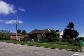 Detached House for Rent, 3 Sadler Dr #Main, Toronto, ON