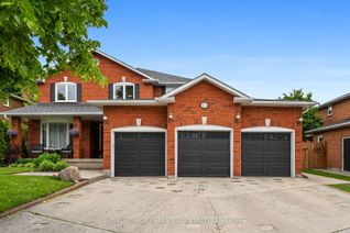 Detached House for Sale, 25 Ivy Cres, Whitchurch-Stouffville, ON