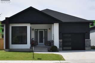 Bungalow for Sale, 207 Essex St, Sarnia, ON