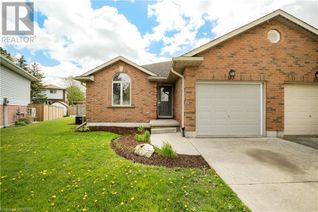 Semi-Detached House for Sale, 153 Blenheim Court, Mitchell, ON