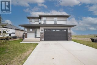 Detached House for Sale, 50 Mackenzie Avenue, Lacombe, AB