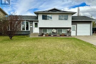 Detached House for Sale, 10691 Cottonwood Crescent, Dawson Creek, BC