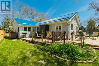Cottage for Sale, 7811 Ken Street, Plympton-Wyoming, ON