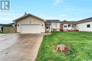 Detached House for Sale, 207 Sumner Crescent, Saskatoon, SK