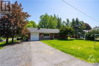 Detached House for Sale, 8126 Victoria Street, Metcalfe, ON