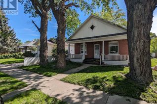 Detached House for Sale, 215 15 Street N, Lethbridge, AB