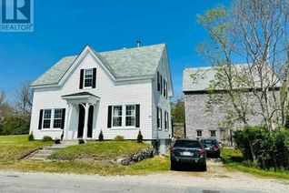 Detached House for Sale, 80 Hammond Street, Shelburne, NS