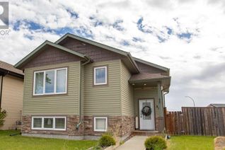 Detached House for Sale, 39 Mackenzie Crescent, Lacombe, AB